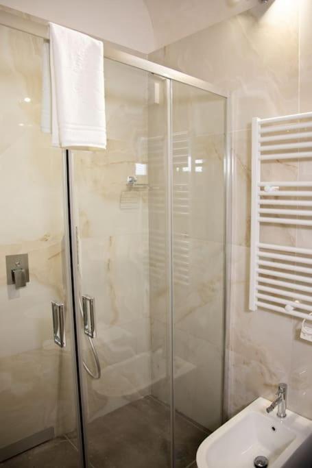 Intero - Chiaia Apartment